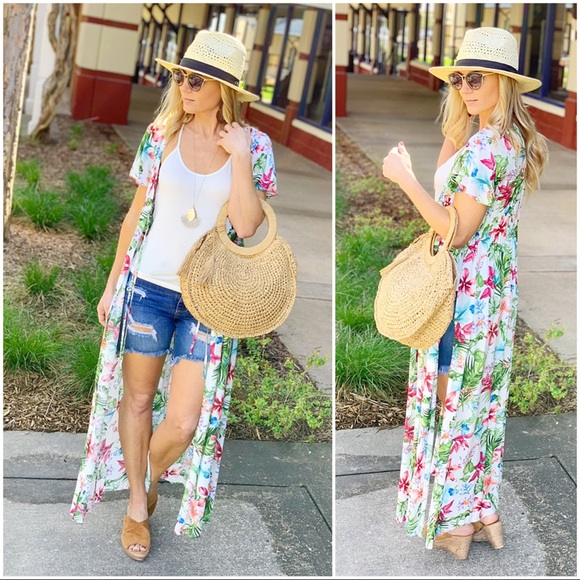 ✨LAST ONE✨Ivory floral long kimono - Picture 2 of 4